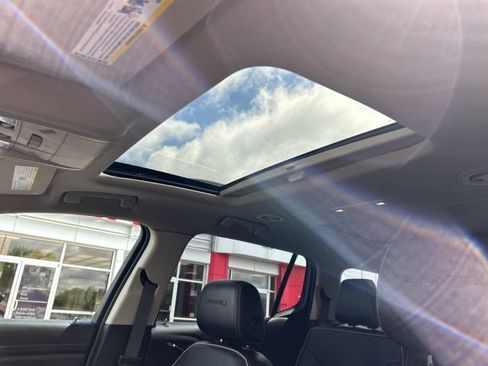 Used 2019 GMC Acadia Denali w/ Technology Package AWD/4WD image 41