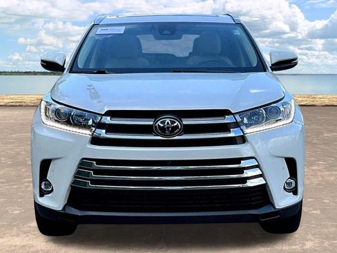 Used 2019 Toyota Highlander Limited Platinum AWD/4WD image 2