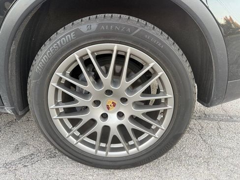 Used 2014 Porsche Cayenne Platinum Edition image 33