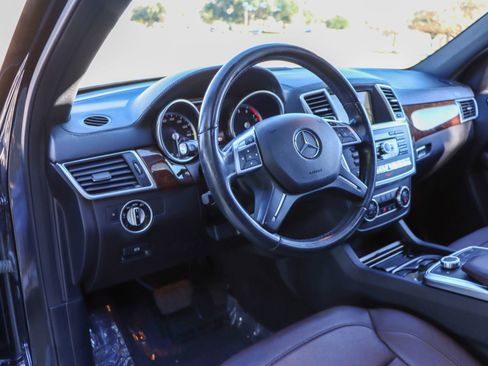 Used 2015 Mercedes-Benz GL 450 4MATIC image 11