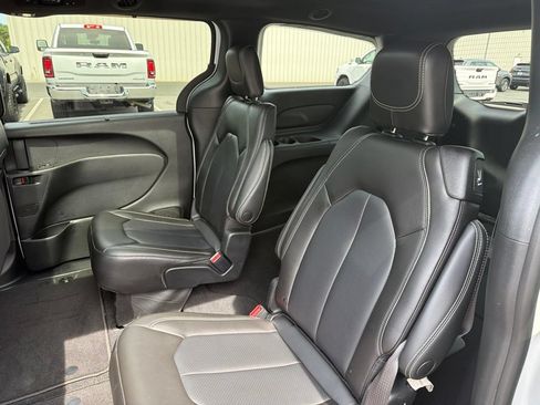 Used 2023 Chrysler Pacifica Touring-L w/ S Appearance Package AWD/4WD image 21