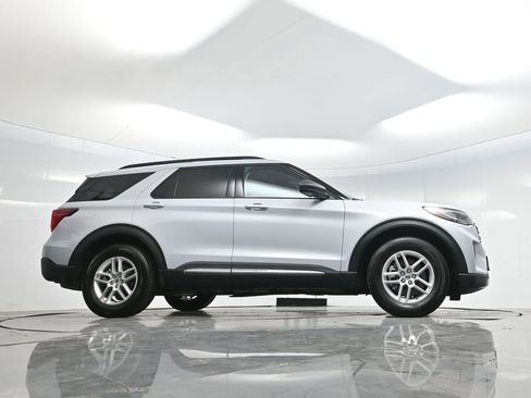 Used 2025 Ford Explorer Active w/ Active Comfort Package RWD image 65