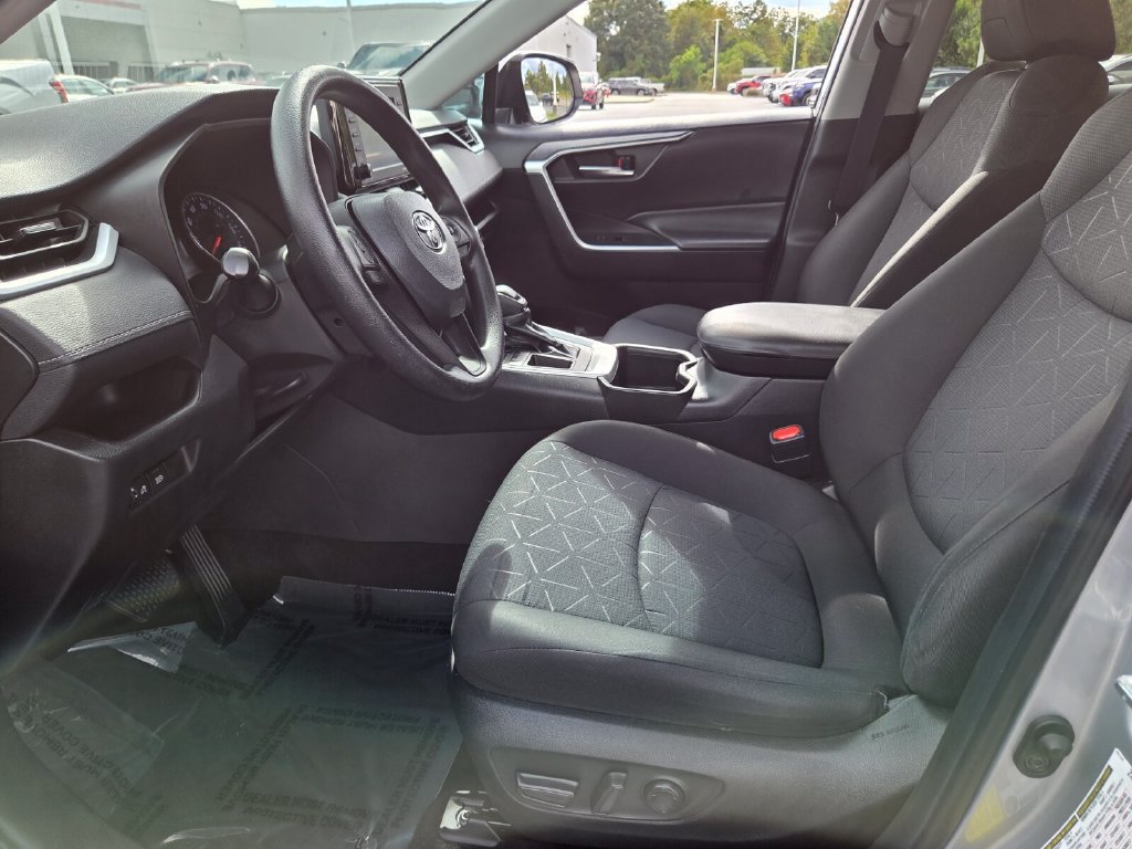 Certified 2022 Toyota RAV4 XLE FWD image 5