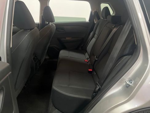 Used 2024 Nissan Rogue S FWD image 26