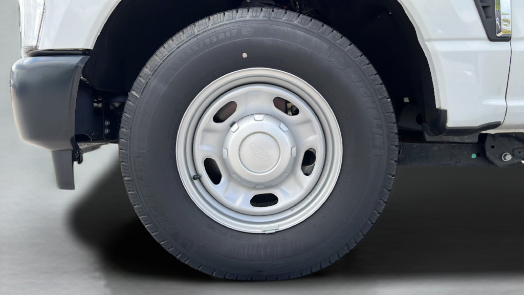 Used 2023 Ford F250 XL RWD image 9