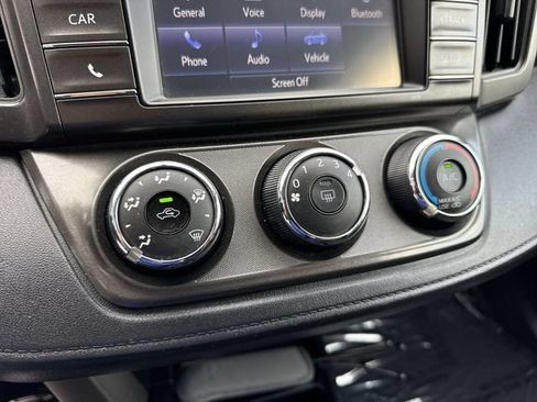 Used 2015 Toyota RAV4 LE FWD image 19