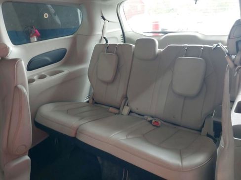 Used 2021 Chrysler Voyager Lxi FWD image 4