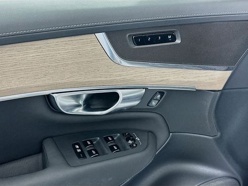 Used 2025 Volvo XC90 B6 Plus image 15