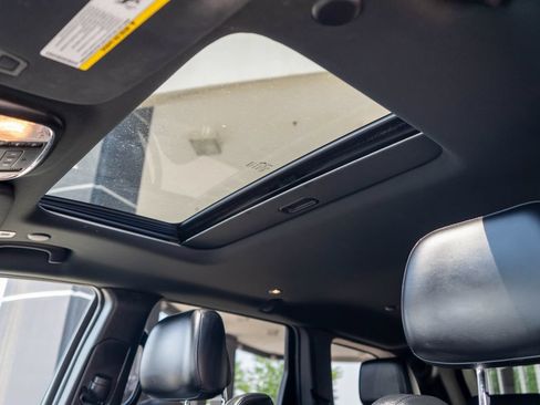 Used 2019 Jeep Grand Cherokee Altitude AWD/4WD image 12