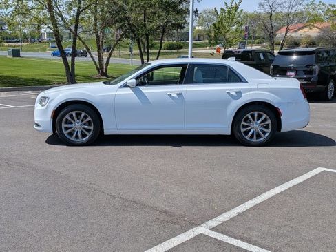 Used 2019 Chrysler 300 Touring AWD/4WD image 8