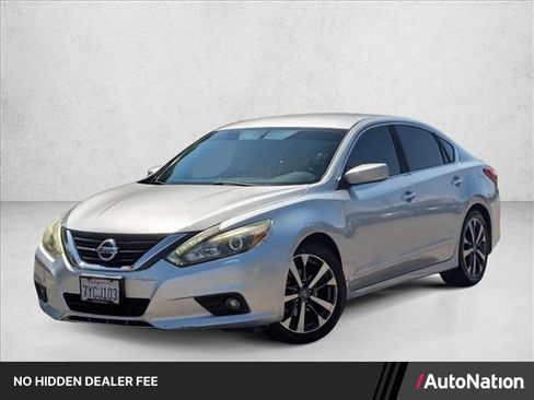 Used 2016 Nissan Altima 2.5 SR w/ LED Appearance Package FWD image 1
