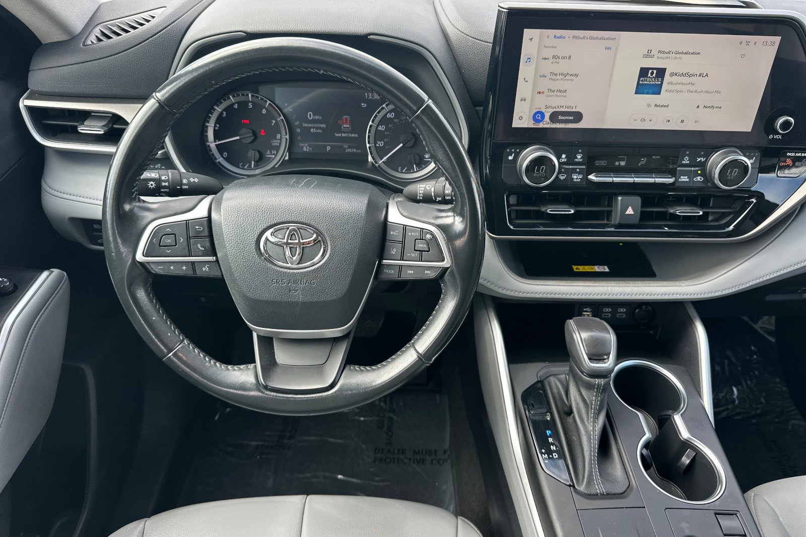 Used 2023 Toyota Highlander XLE FWD image 14