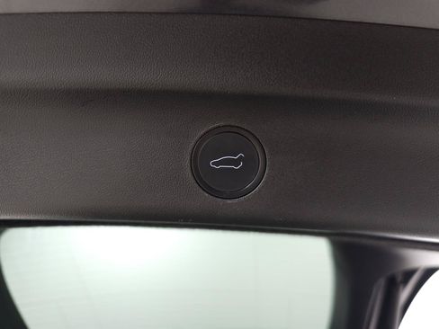 Used 2021 Tesla Model Y Long Range AWD/4WD image 8