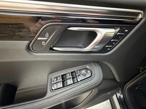 Used 2023 Porsche Macan AWD/4WD image 36