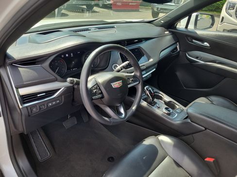 Used 2022 Cadillac XT4 Premium Luxury w/ Technology Package AWD/4WD image 19