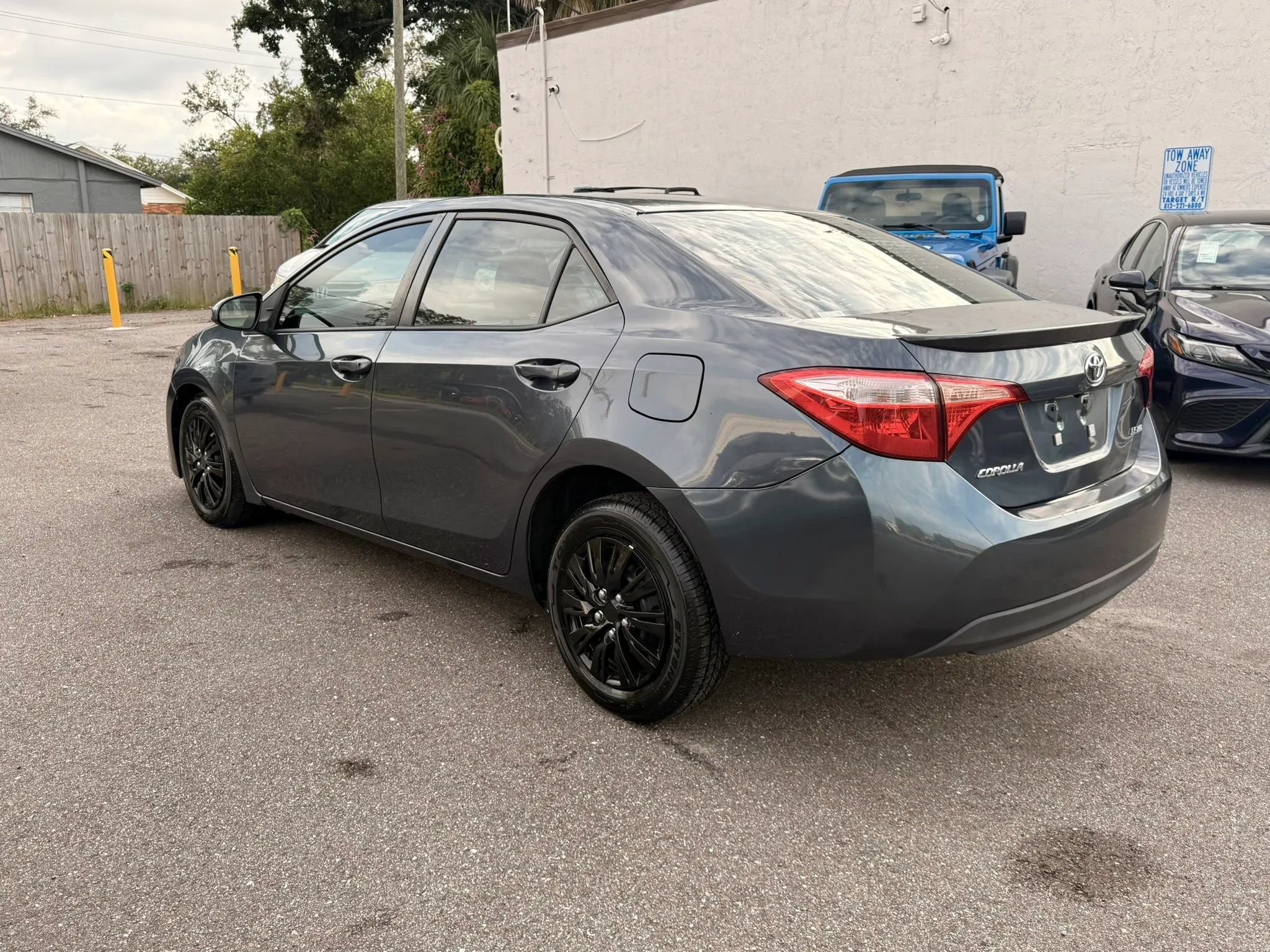 Used 2017 Toyota Corolla LE FWD image 3