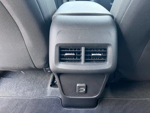 Used 2022 Chevrolet Equinox LT FWD image 18