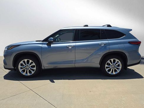 Used 2023 Toyota Highlander Limited w/ Protection Package #3 (TMS) AWD/4WD image 6