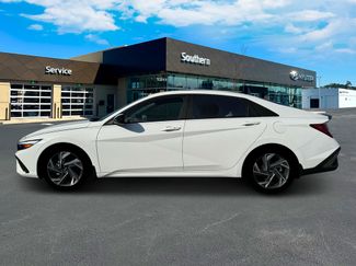 New 2025 Hyundai Elantra SEL FWD video 3