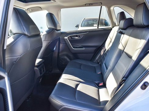 Used 2019 Toyota RAV4 Limited image 19