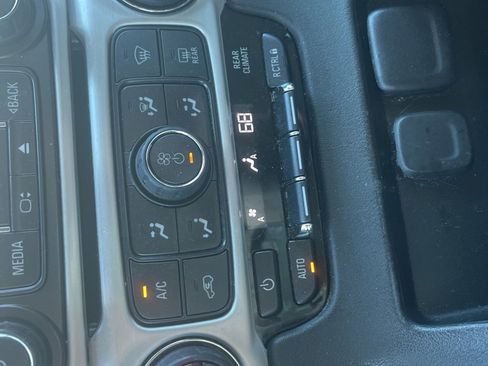 Used 2020 GMC Yukon SLT w/ Open Road Package image 19