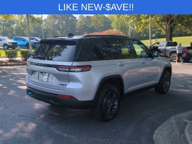 Used 2025 Jeep Grand Cherokee Trailhawk w/ Advanced Protech Group II AWD/4WD image 5