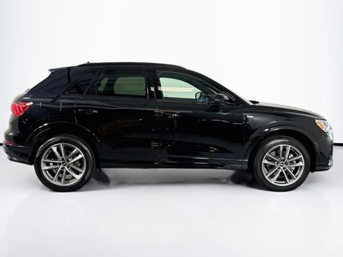 Used 2025 Audi Q3 2.0T Premium w/ Black Optic Sport Package AWD/4WD image 4