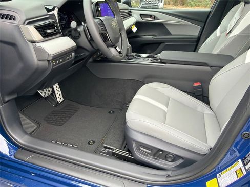 Used 2026 Toyota Camry SE w/ Multimedia Upgrade Package image 9