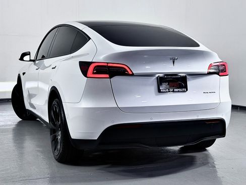 Used 2021 Tesla Model Y Long Range image 9