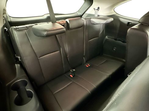 Used 2024 Toyota Highlander Limited AWD/4WD image 29