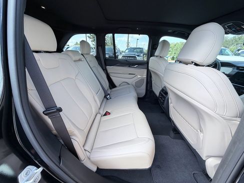 Used 2025 Jeep Grand Cherokee Limited w/ Luxury Tech Group II RWD image 29