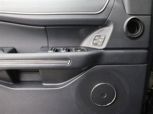 Used 2024 Ford Expedition Max XLT image 39