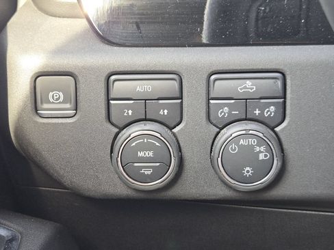 Used 2025 Chevrolet Silverado 1500 LT AWD/4WD image 24
