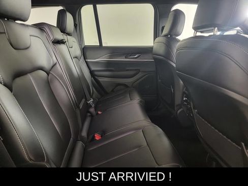 Used 2024 Jeep Grand Cherokee Limited AWD/4WD image 17