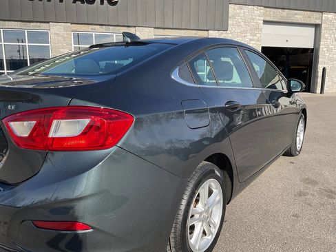 Used 2017 Chevrolet Cruze LT image 8