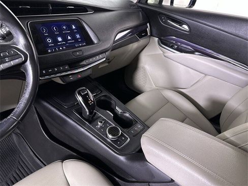 Used 2022 Cadillac XT4 Luxury w/ LPO, ONYX Package image 36