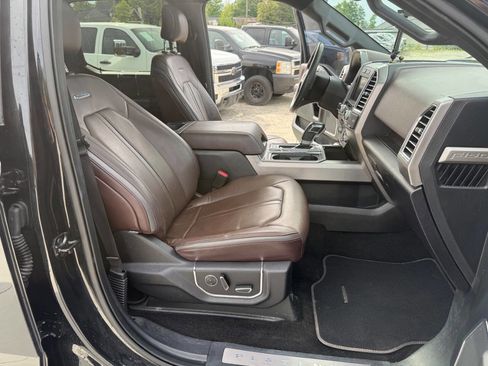 Used 2015 Ford F150 Platinum w/ Equipment Group 701A Luxury AWD/4WD image 30