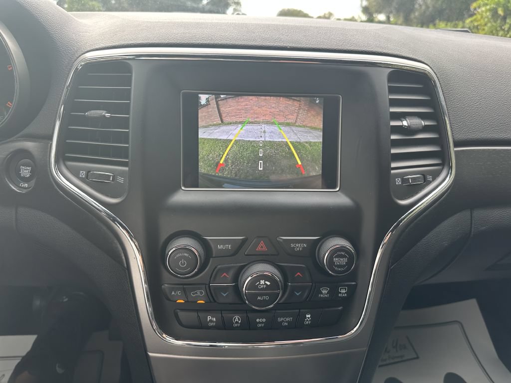 Used 2018 Jeep Grand Cherokee Laredo AWD/4WD image 9