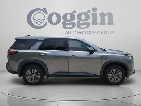 Used 2024 Nissan Pathfinder S FWD image 4