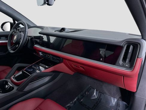 New 2026 Porsche Cayenne Coupe image 32