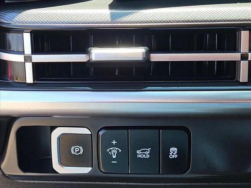 Certified 2025 Hyundai Santa Fe SEL FWD image 18
