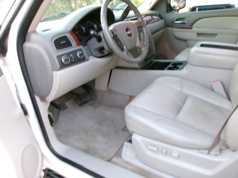 Used 2010 GMC Yukon XL SLT image 12