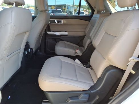 Used 2023 Ford Explorer XLT w/ Equipment Group 202A image 18