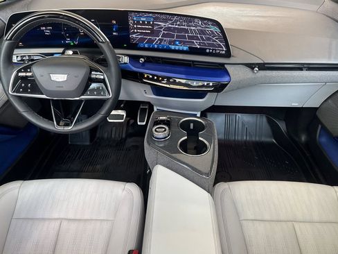 Certified 2025 Cadillac Optiq Sport 2 w/ LPO, Floor Liner Package AWD/4WD image 14
