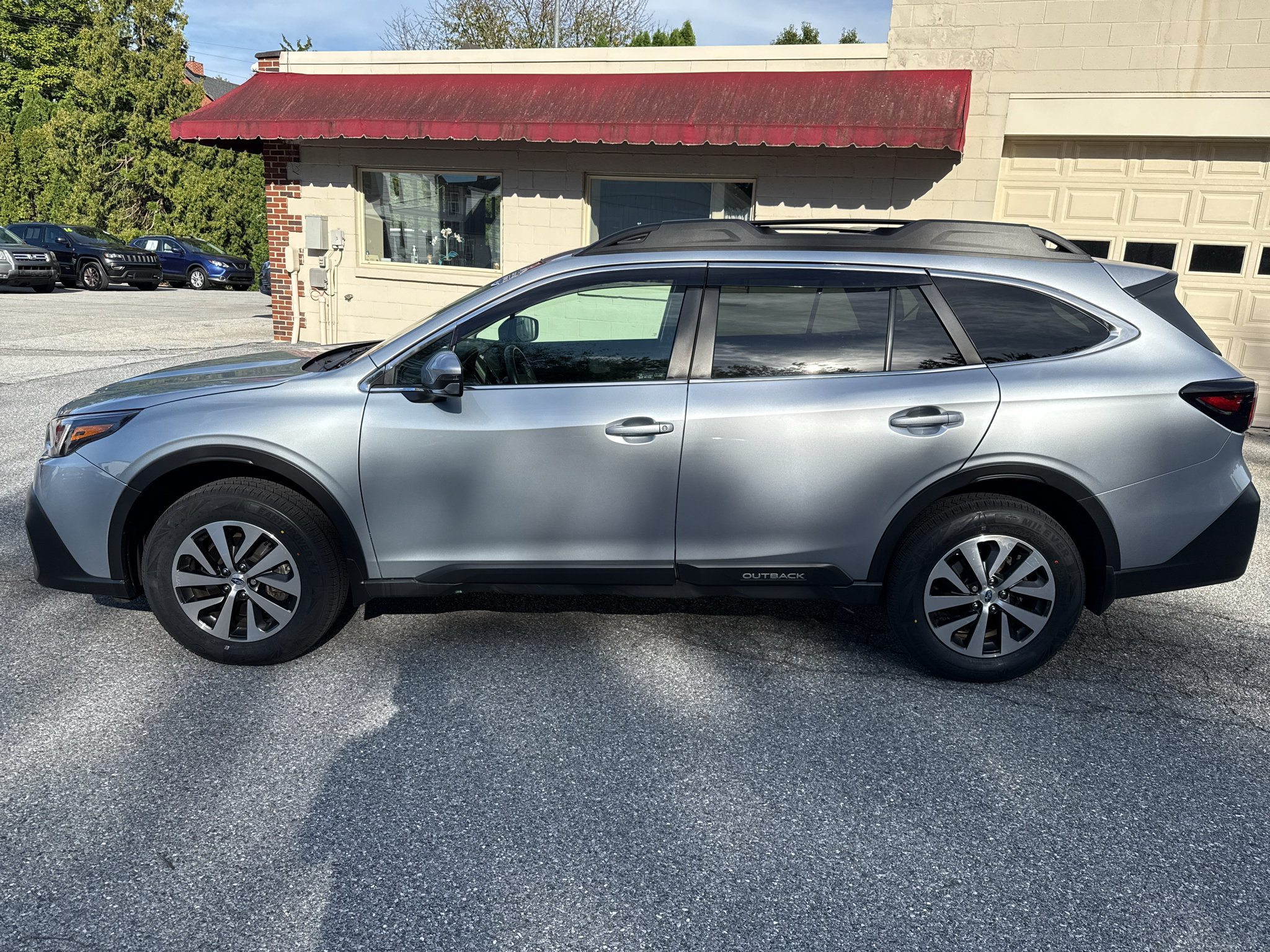Used 2022 Subaru Outback Premium AWD/4WD image 2