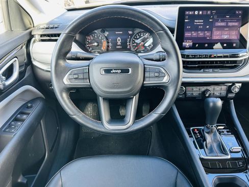 Used 2022 Jeep Compass Limited image 12