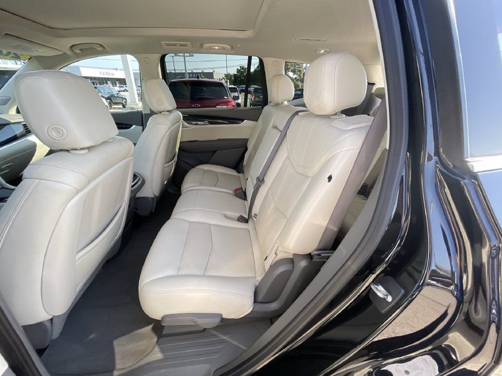 Used 2023 Cadillac XT6 Premium Luxury w/ Technology Package FWD image 25