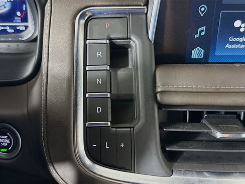 Used 2023 Chevrolet Tahoe Z71 w/ Z71 Off-Road Package AWD/4WD image 17