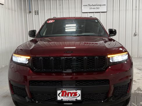 New 2025 Jeep Grand Cherokee L Laredo image 18