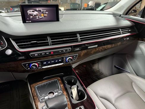 Used 2018 Audi Q7 3.0T Prestige AWD/4WD image 18